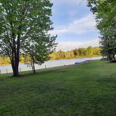 Lakefront Hideaway Resort Kawartha Lakes Exterior foto