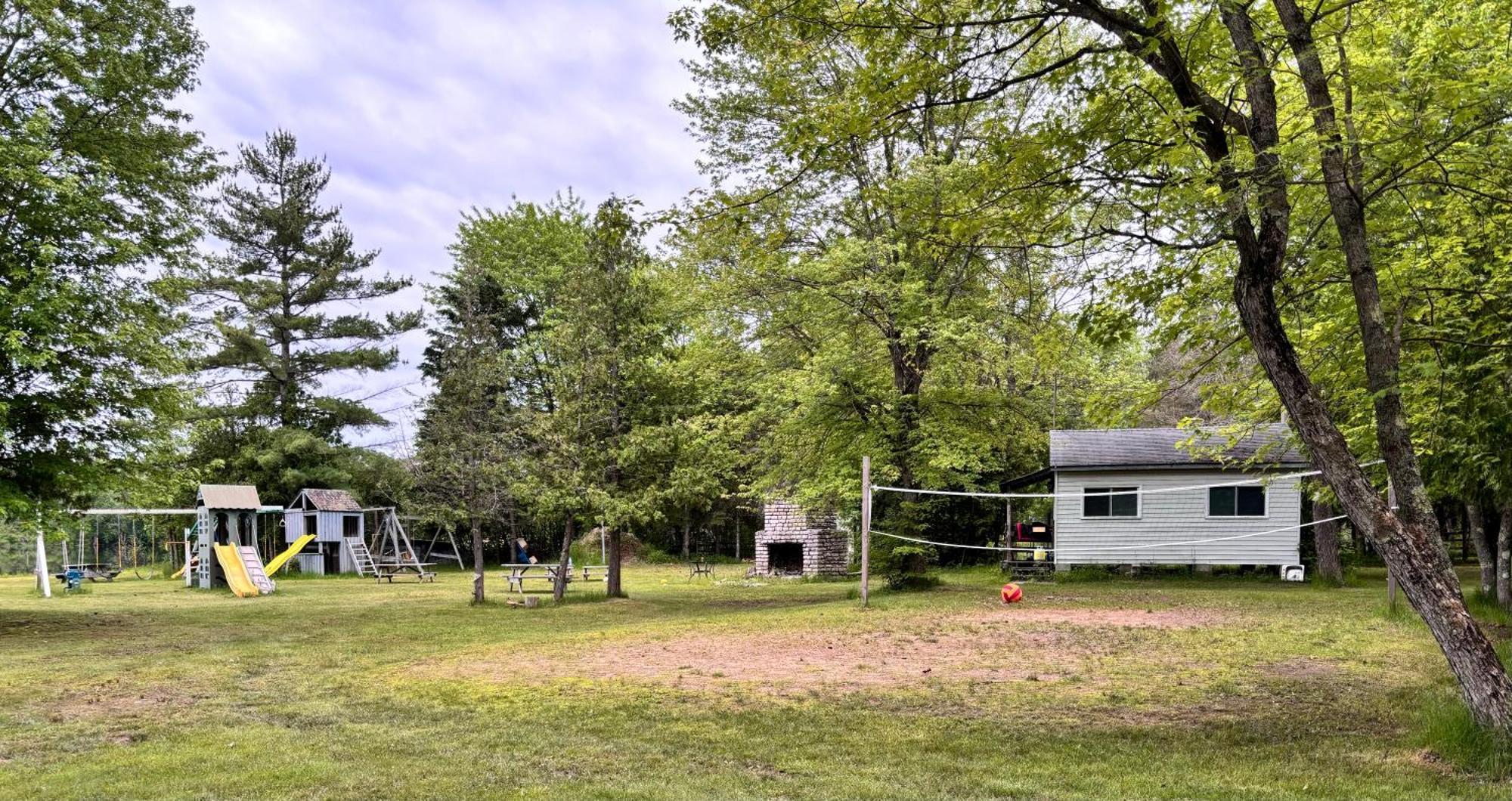 Lakefront Hideaway Resort Kawartha Lakes Exterior foto